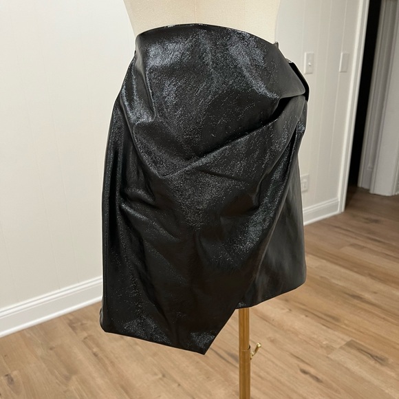 Sunset & Spring Patent Bow Mini Skirt - Picture 13 of 16